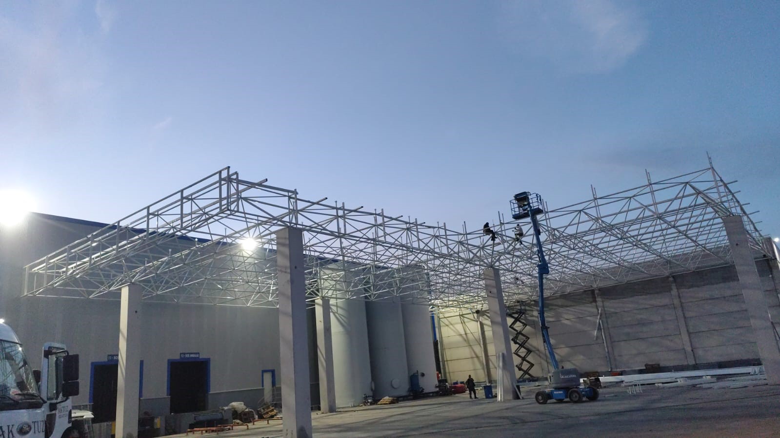 ZEYTİN OSB UZAY ÇATI SUNDURMA YAPILMASI